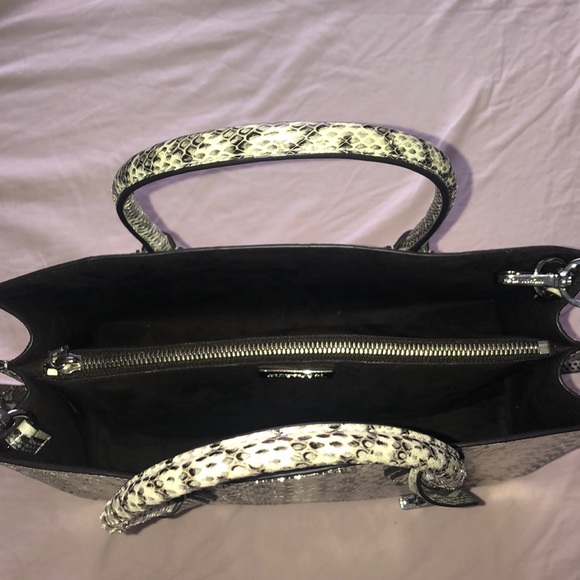 ❌SOLD❌Michael Kors Snake Skin Mercer Satchel - Picture 3 of 5
